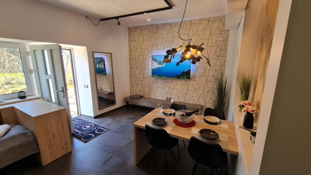 Hisa Kapis With Hot Tube Apartment Koper Exterior photo