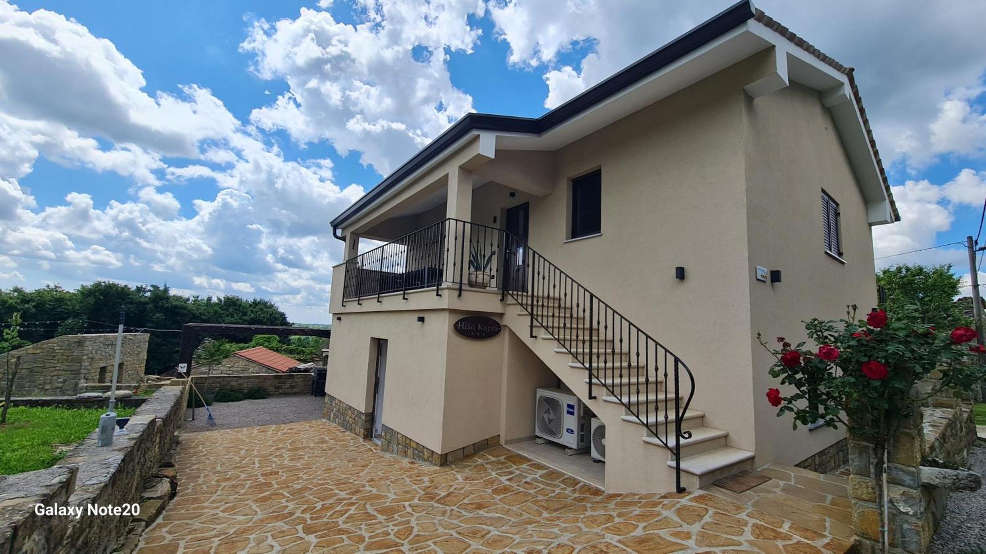 Hisa Kapis With Hot Tube Apartment Koper Exterior photo