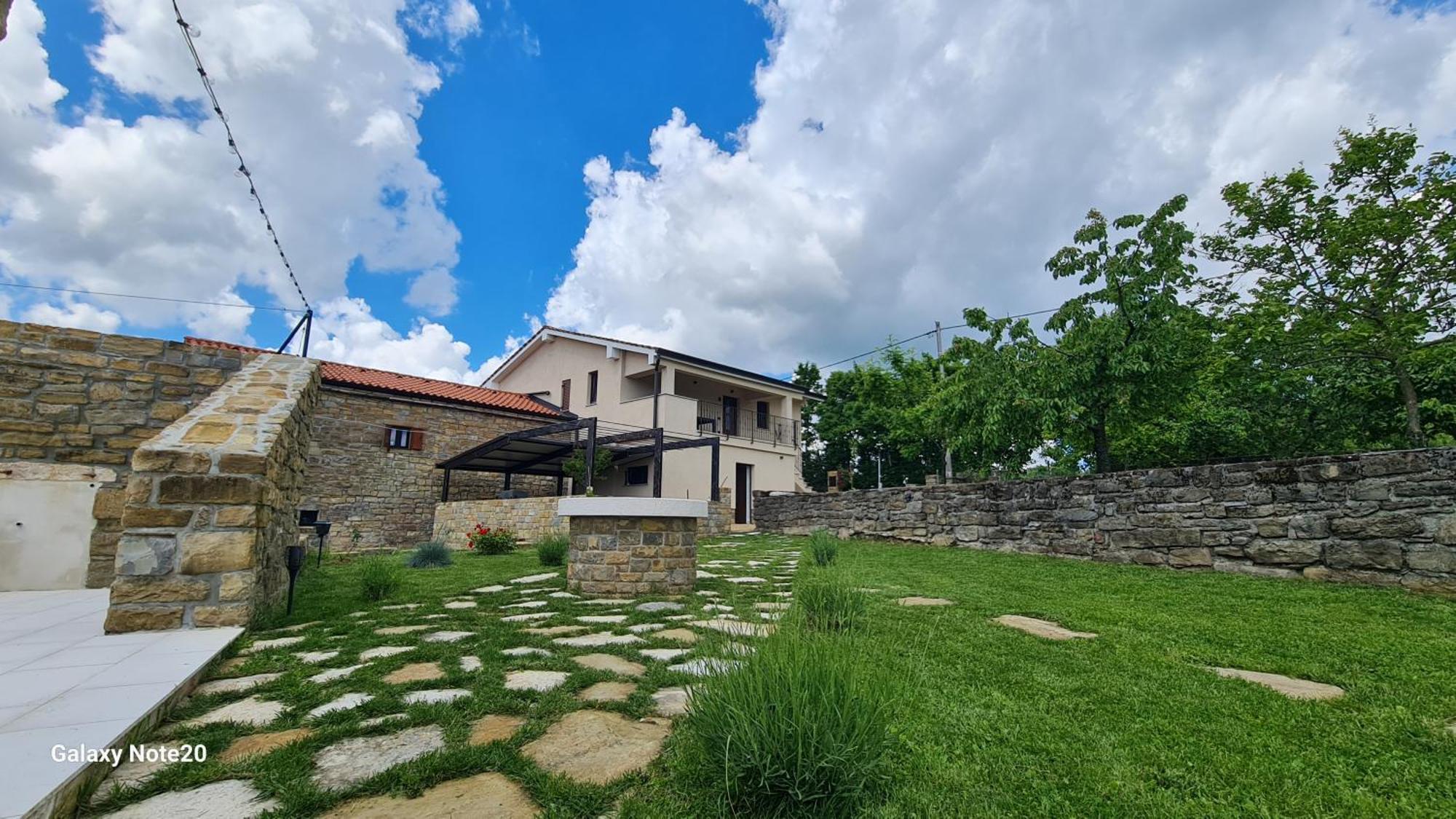 Hisa Kapis With Hot Tube Apartment Koper Exterior photo